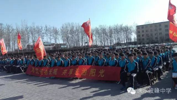 检察院领导至波峰中学开展法制报告会活动